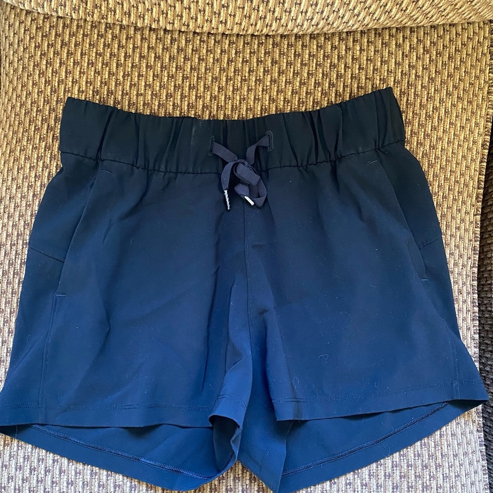 Lululemon shorts size 4